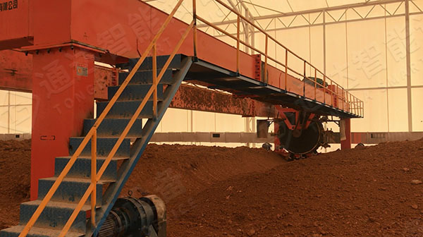 堆肥发酵翻堆机功能特点和优势